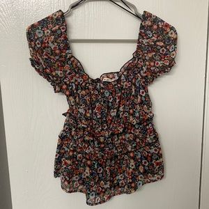Cute summery, floral top